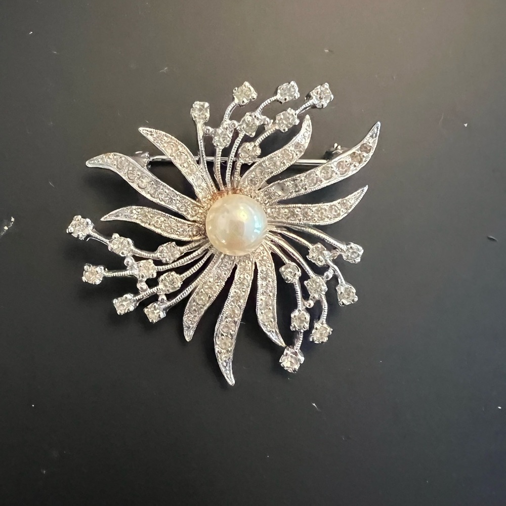 Vintage rhinestone brooch pin
